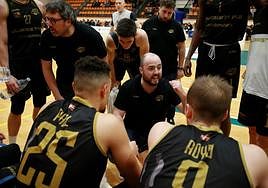 Odriozola da instrucciones durante un tiempo muerto