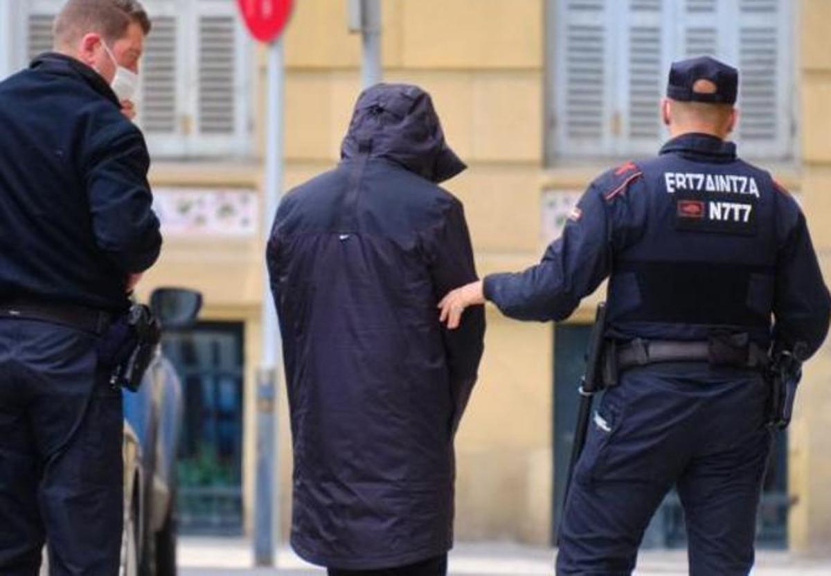 Imagen de archivo del violador en serie de Gipuzkoa llegando a la Audiencia de Gipuzkoa