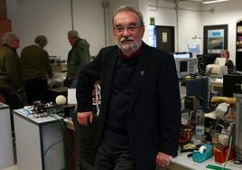 Manuel Vázquez en el Centro de Física de Materiales de la UPV.
