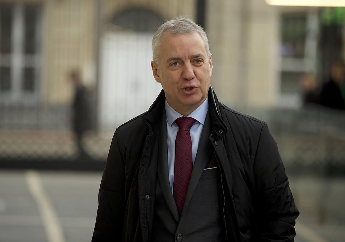 Urkullu, ayer a su llegada al Parlamento Vasco.