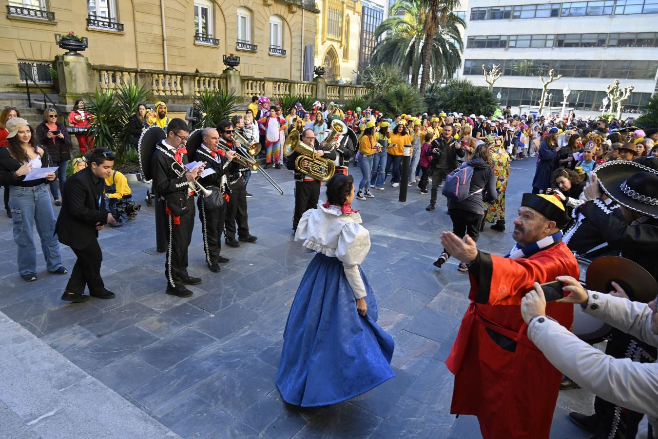 La Diosa Momo ordena diversión