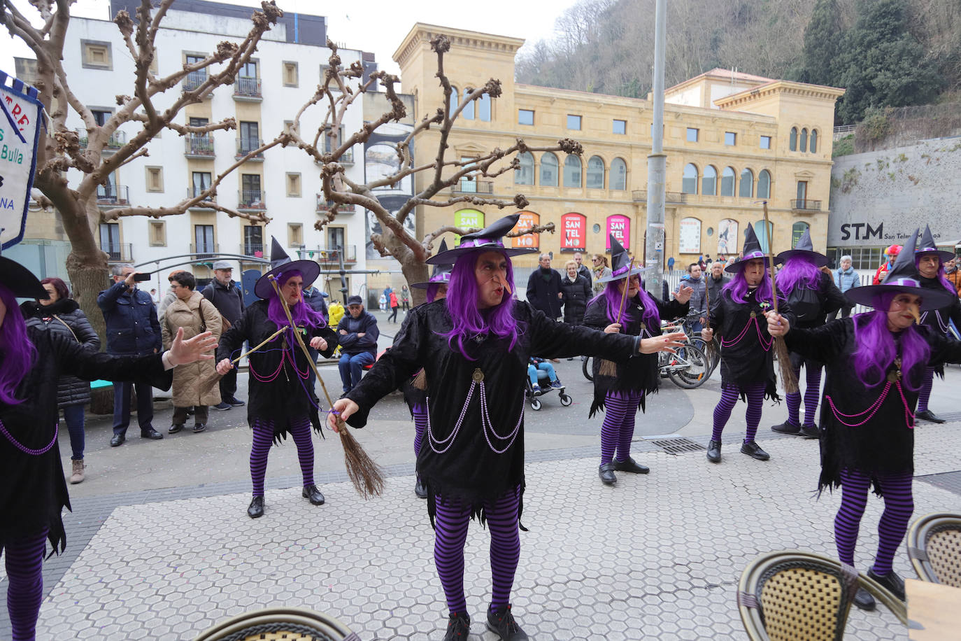 Gallos, Jardineros y Bebés ponen el color en Donostia