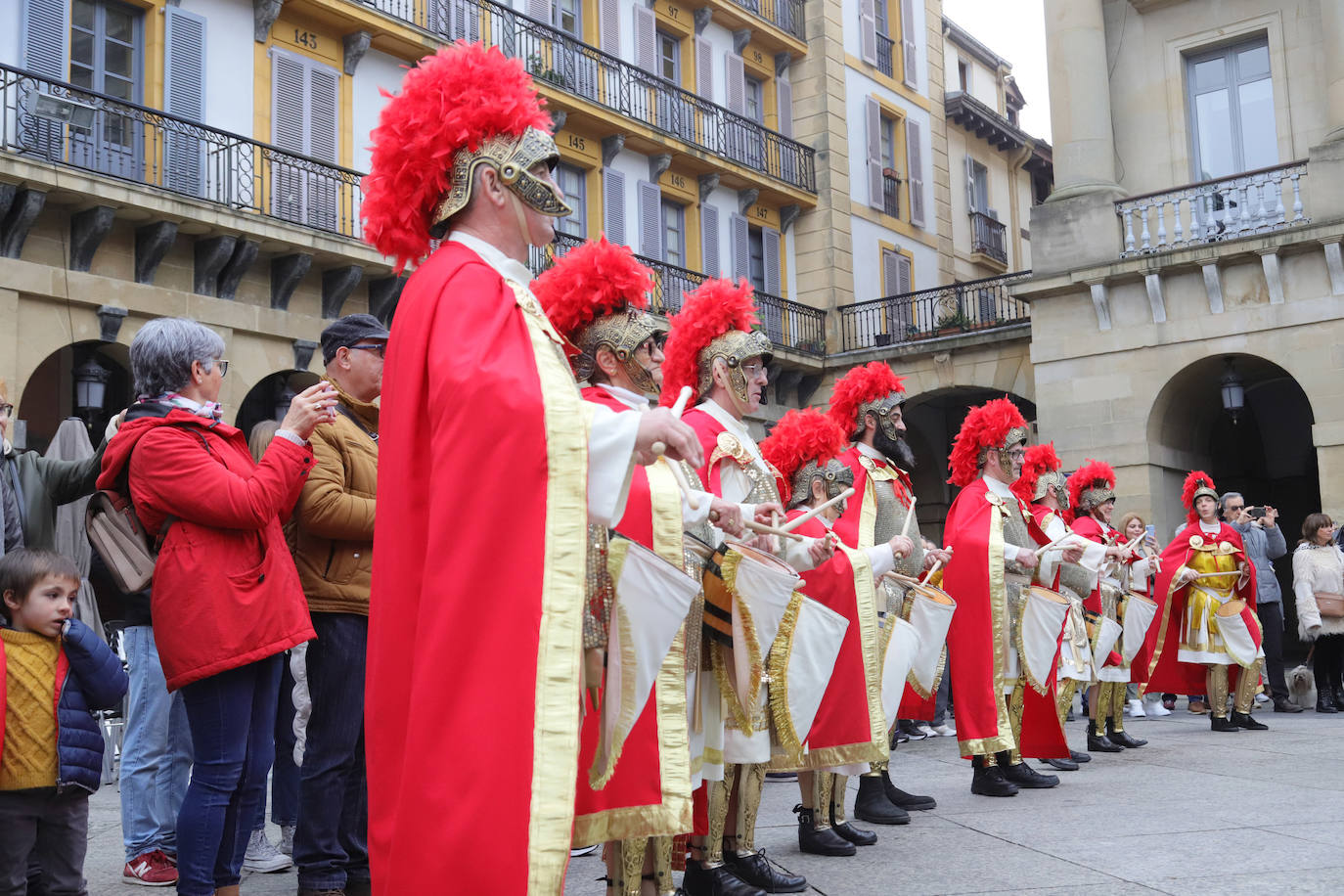 Gallos, Jardineros y Bebés ponen el color en Donostia