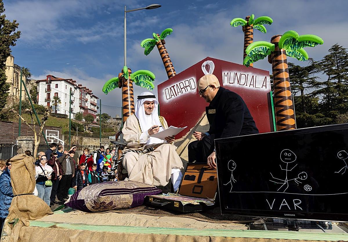 Las mejores imágenes del desfile de carnaval en Hondarribia