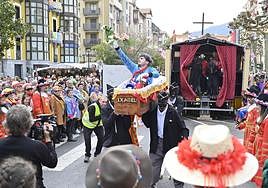 Una de las carrozas de este martes.