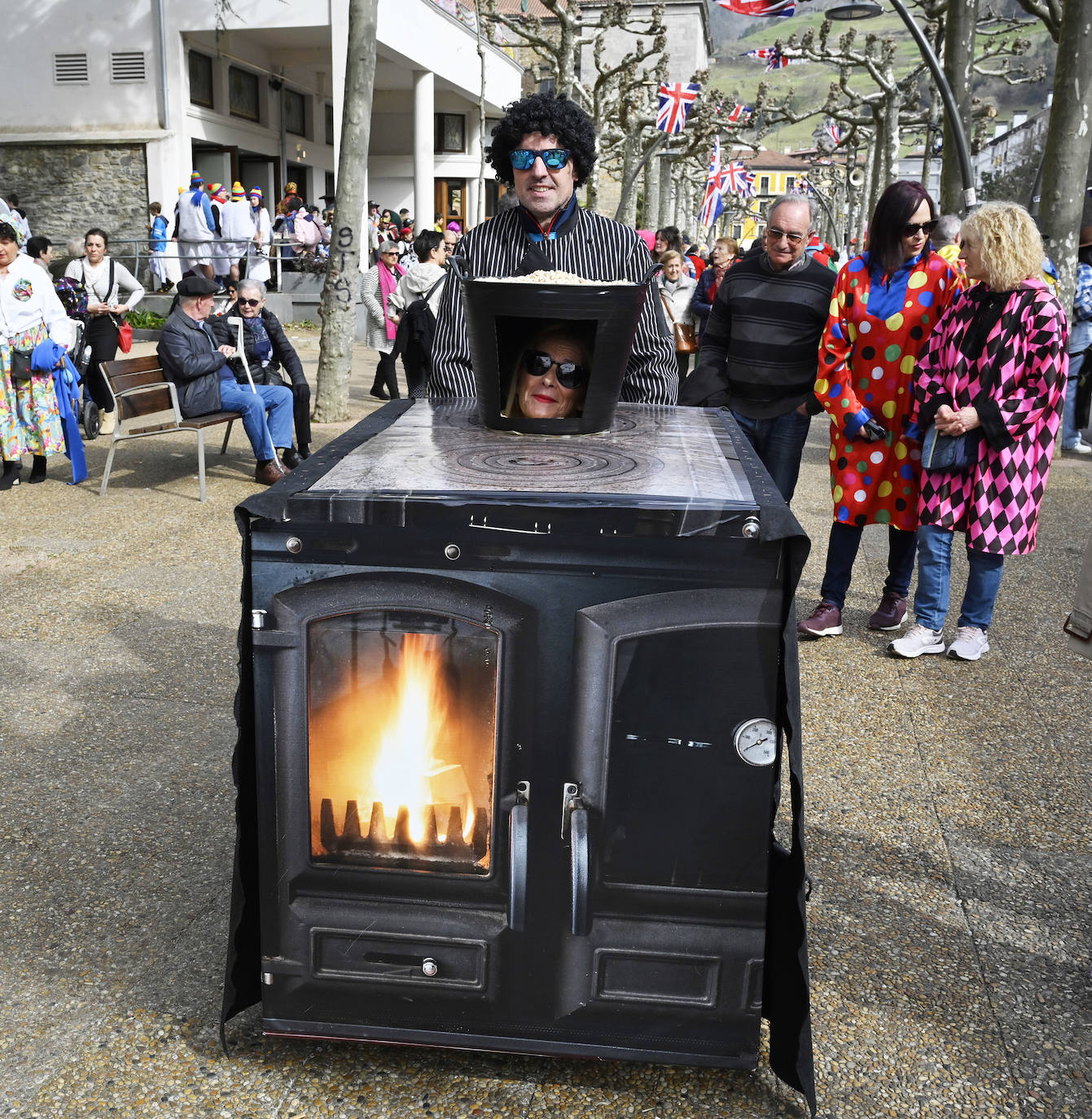 Asteartita pone el broche final a los carnavales de Tolosa