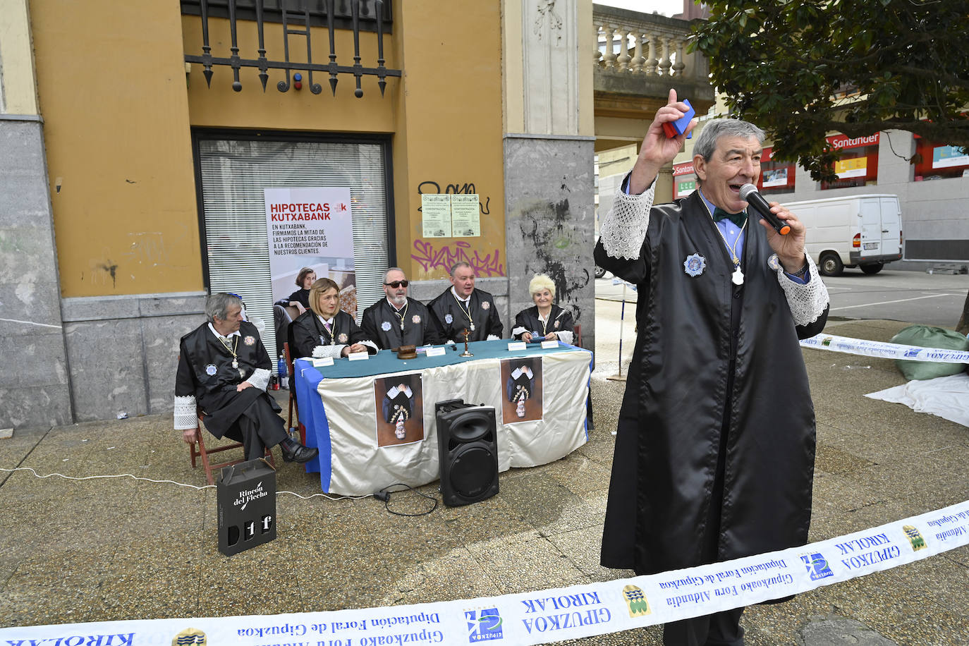 Asteartita pone el broche final a los carnavales de Tolosa