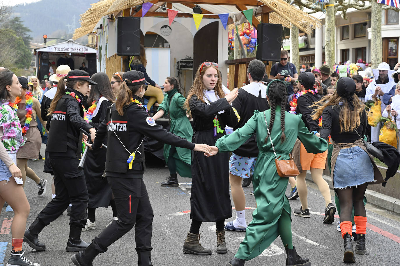 Asteartita pone el broche final a los carnavales de Tolosa