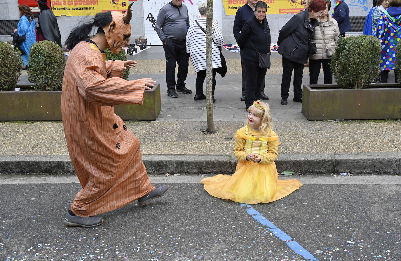 Asteartita pone el broche final a los carnavales de Tolosa
