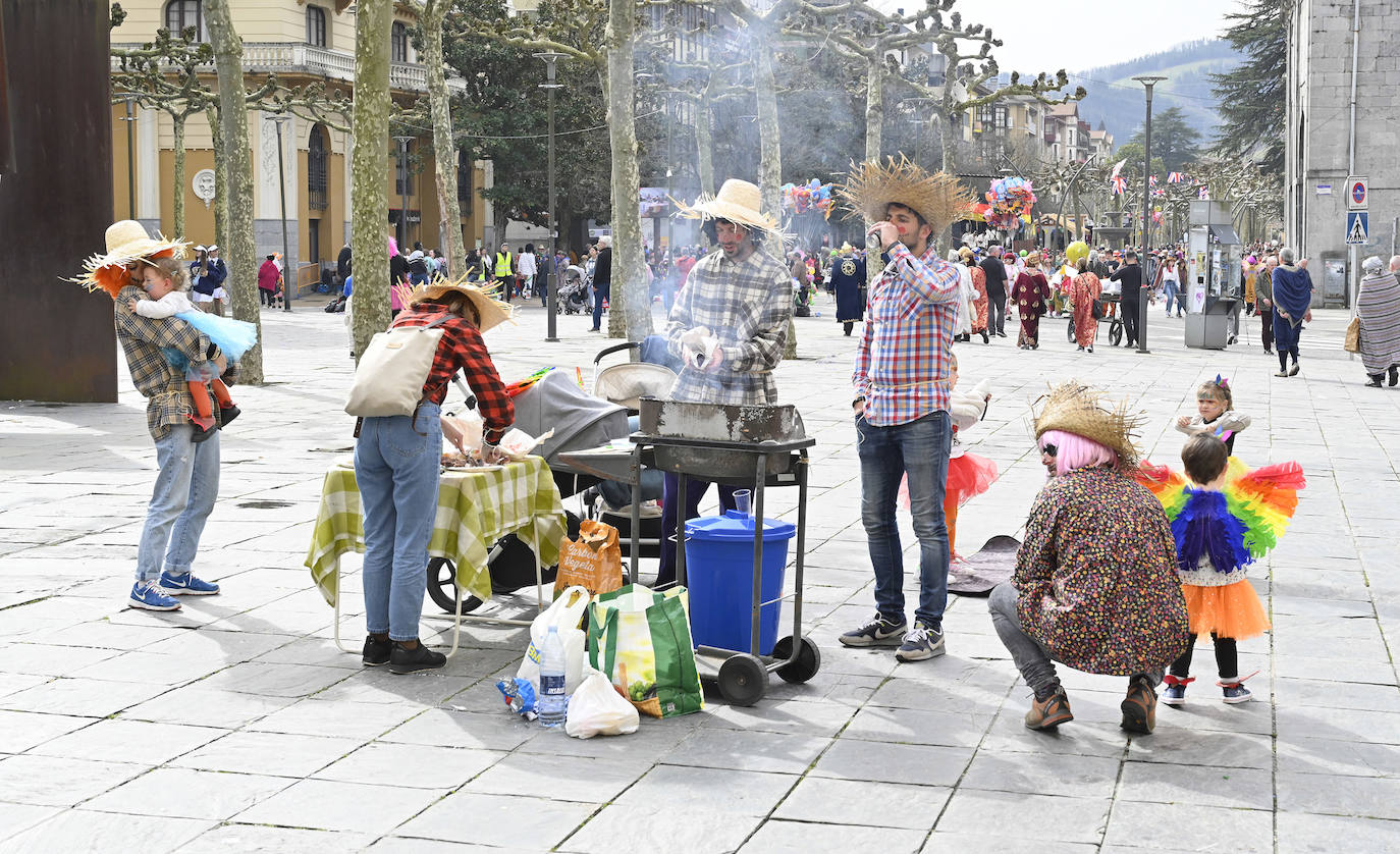 Asteartita pone el broche final a los carnavales de Tolosa