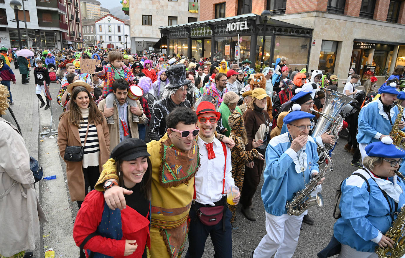Asteartita pone el broche final a los carnavales de Tolosa