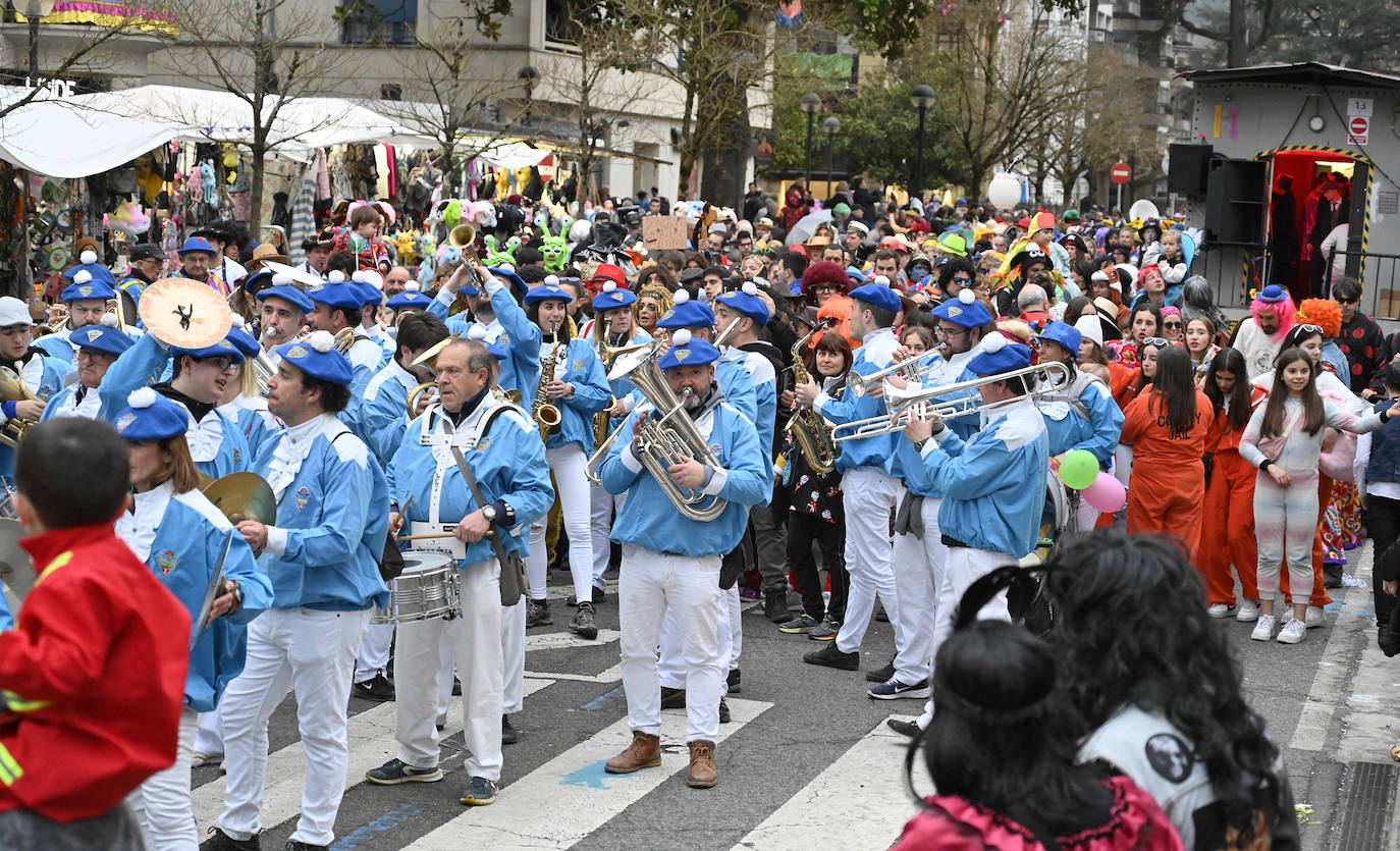 Asteartita pone el broche final a los carnavales de Tolosa
