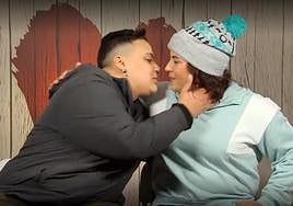 El beso tras la decisión final entre Thaynara y Ane.