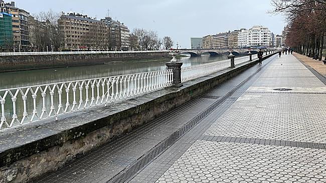Imagen después - Varios centímetros de nieve se acumularon en las aceras