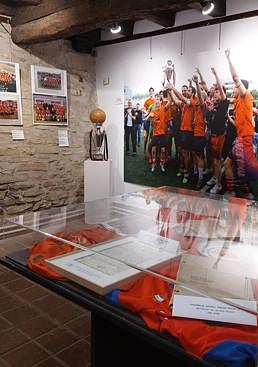 Imagen - Expresidentes y jugadores actuales presenciaron la inauguración.