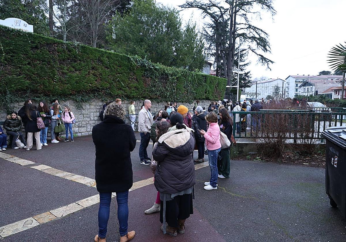 «El chico ha sacado un puñal, la profesora se ha girado y se lo ha clavado»