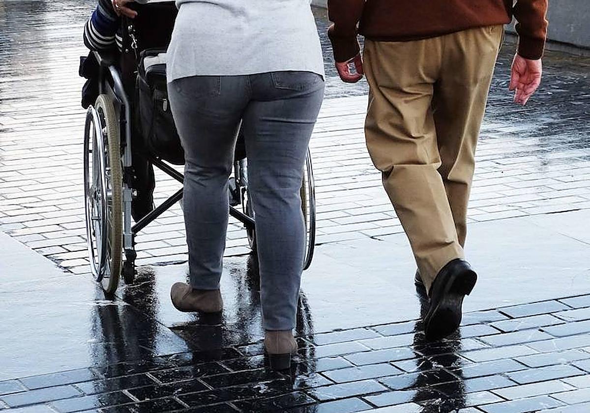 Gipuzkoa amplía las ayudas a la dependencia para contratar a un cuidador hasta un 15%