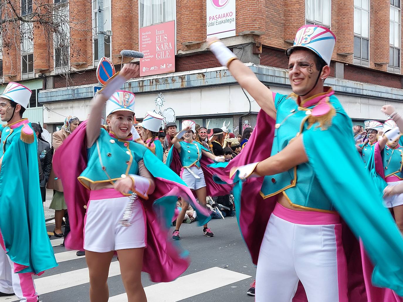 La magia del Carnaval alegra Trintxerpe