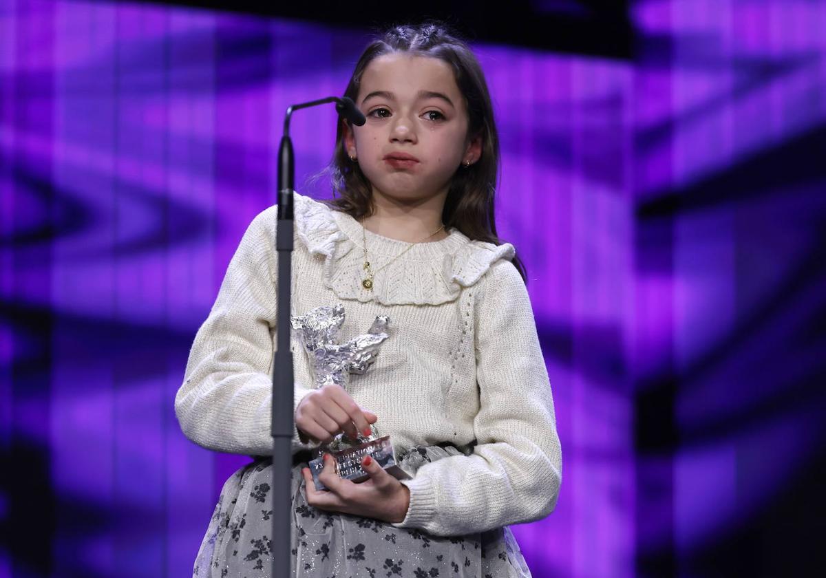 Sofía Otero emocionada con el premio a la mejor interpretación en la Berlinale.