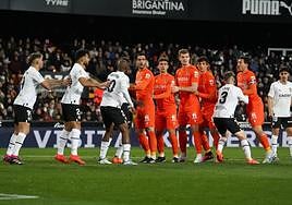 Merino, Zubimendi, Sorloth, Le Normand y Oyarzabal aparecen en el lanzamiento de un córner el sábado en Mestalla.