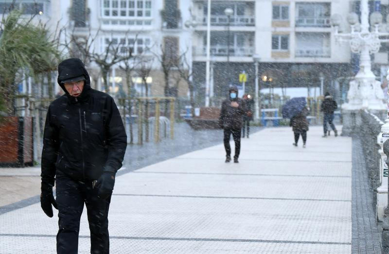 Nieve en la playa de La Concha