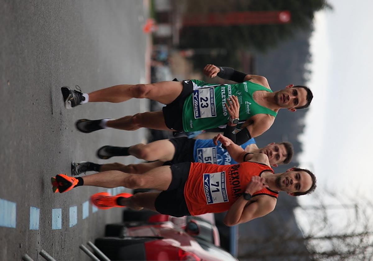 Martín (de verde) junto a Oiarbide y Pajares.