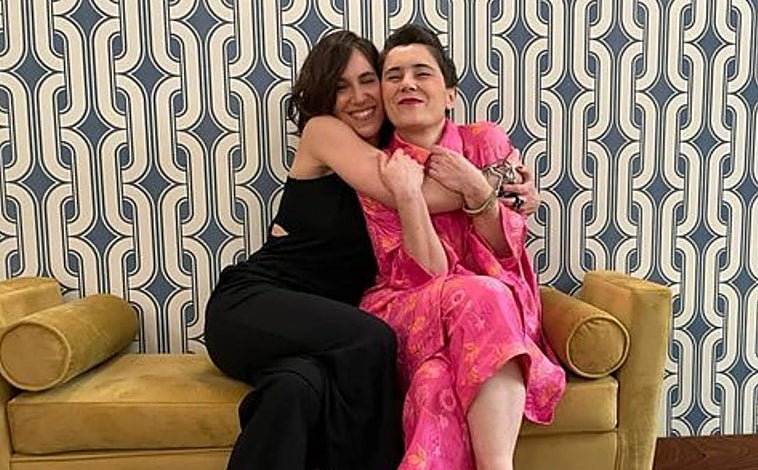 Imagen - Maite Arroitajauregi con un conjunto de Calmada en color rosa.