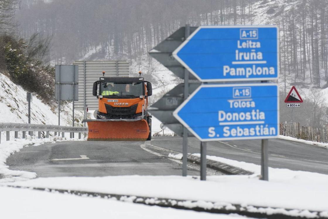 Una máquina de nieve, en Berastegi.
