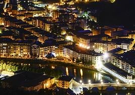 Vista nocturna de Tolosa. Uno de los objetivos del Consistorio es lograr que el alumbrado público sea cien por cien de tecnología led.