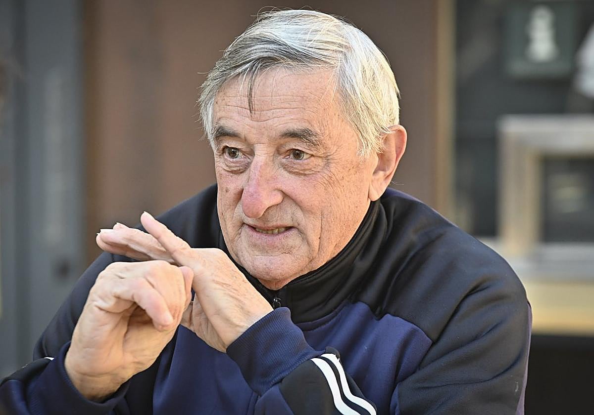 Cándido Ibar, en un momento de la entrevista mantenida ayer en Tolosa, donde reside.