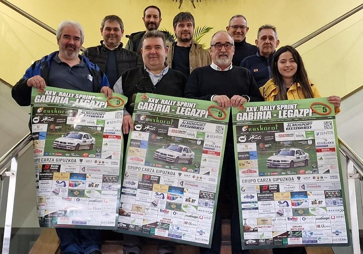 Participantes en la presentación celebrada a las ocho de la tarde del jueves, en el ayuntamiento de Legazpi.
