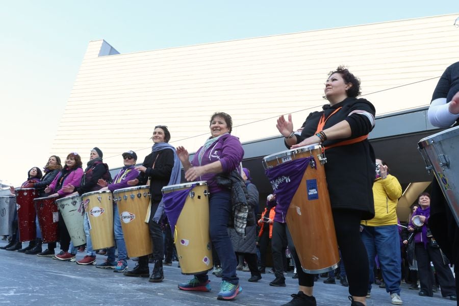 La marea lila llena las calles