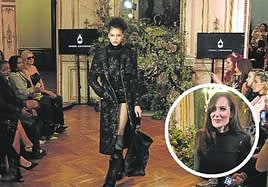 La apertura del desfile la protagonizó con un 'total look' negro súper sofisticado.