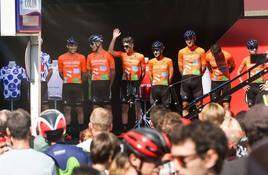 El equipo Euskaltel-Euskadi, en la presentación de la etapa que salió de Irun en la edición pasada de la Vuelta a España.