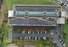 Plakak Garaia Parke Teknologikoaren egoitzan jarri dira.