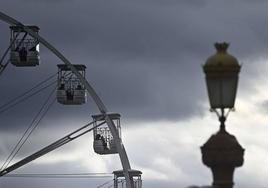 Imagen de la noria en un atardecer donostiarra.