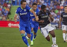 Cho intenta irse de Maksimovic.