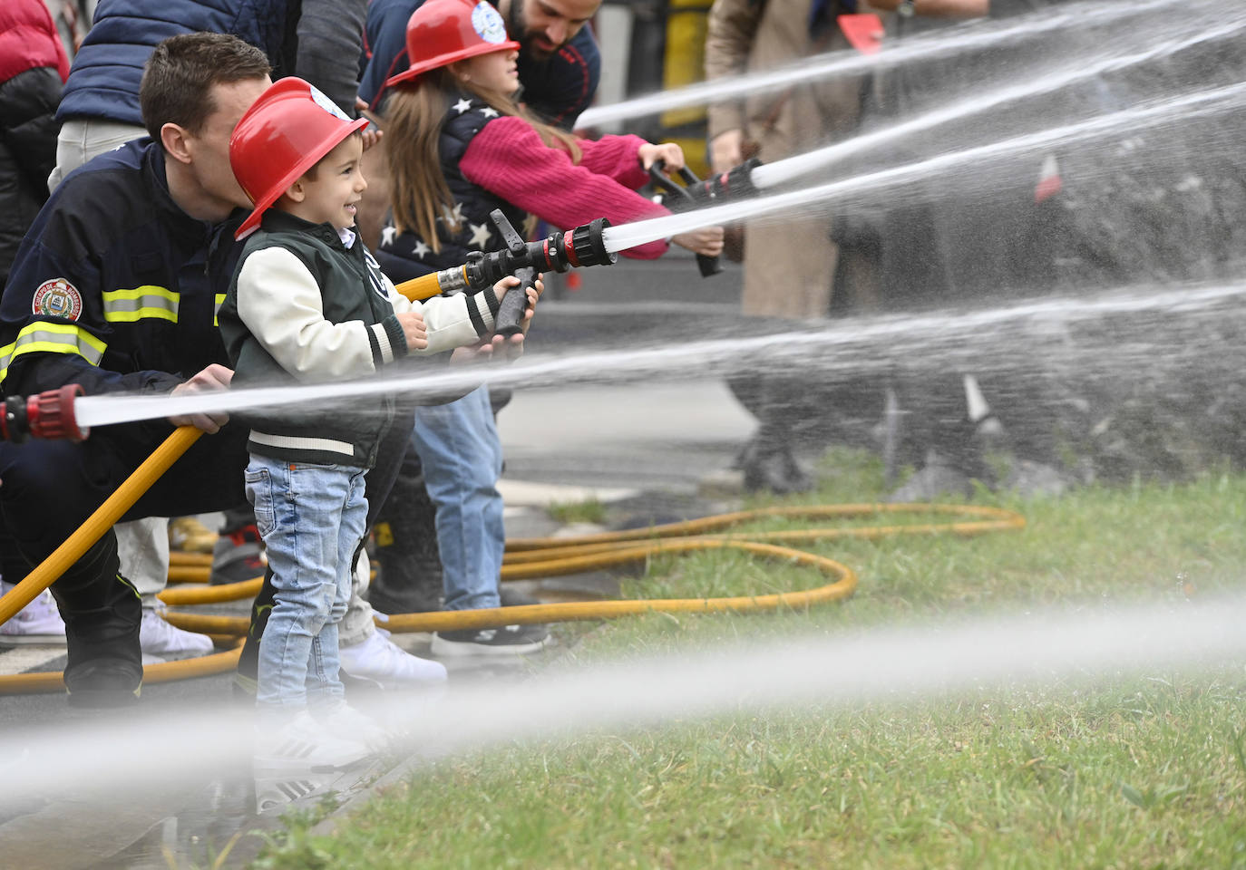 Las mejores imágenes de la jornada de puertas abiertas en el parque de bomberos