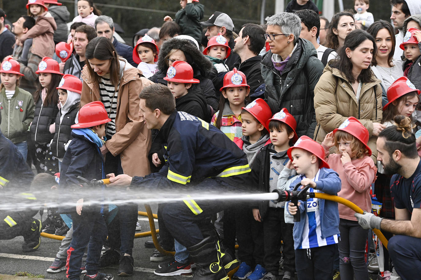 Las mejores imágenes de la jornada de puertas abiertas en el parque de bomberos
