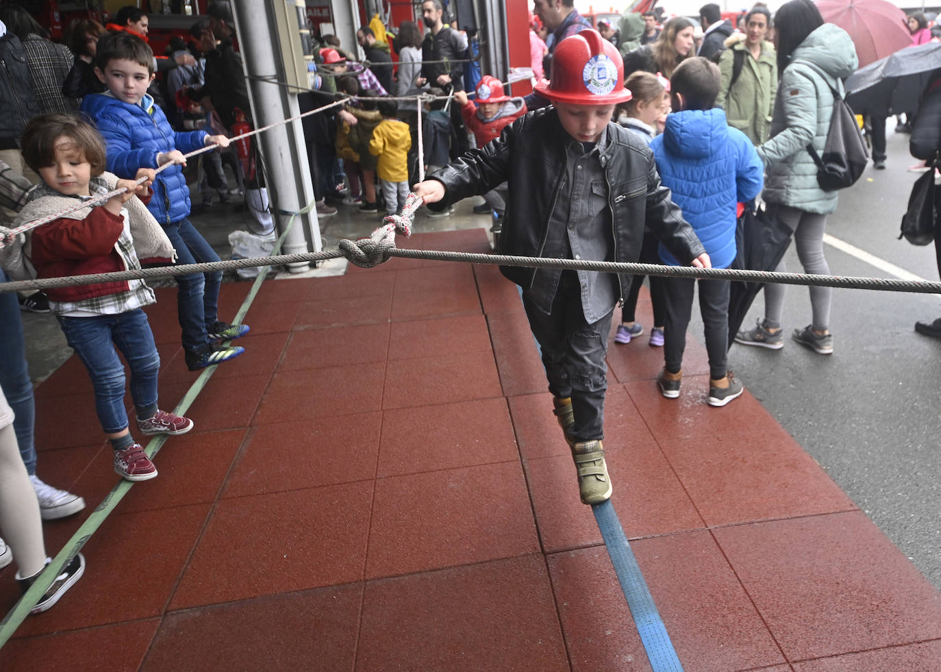 Las mejores imágenes de la jornada de puertas abiertas en el parque de bomberos