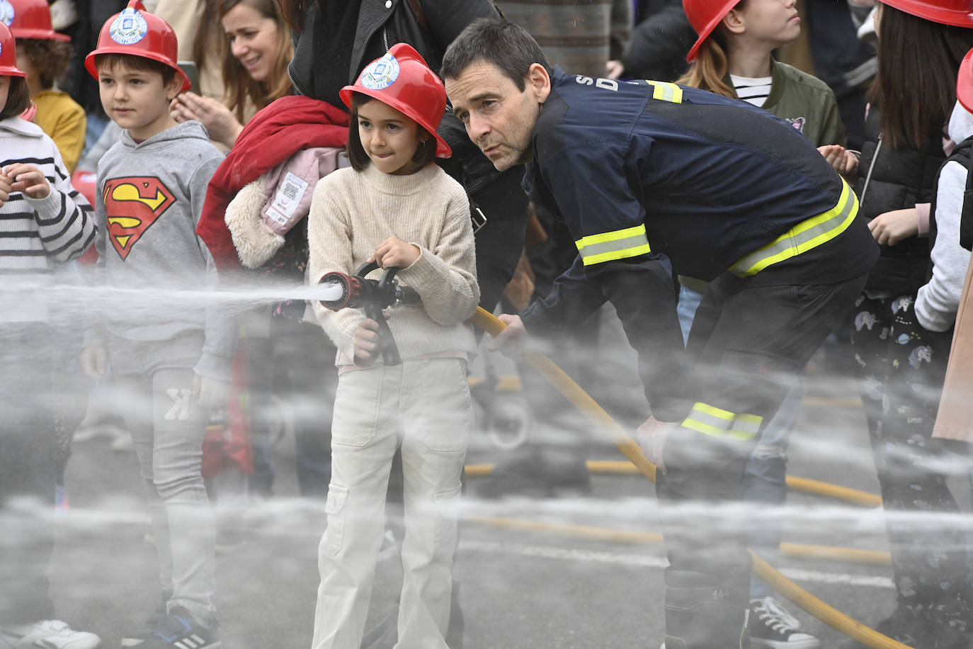Las mejores imágenes de la jornada de puertas abiertas en el parque de bomberos