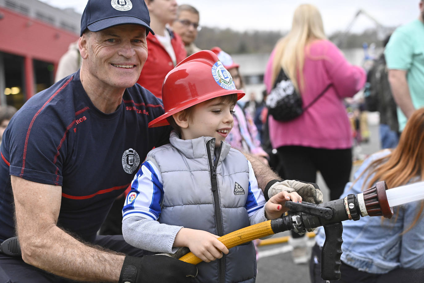 Las mejores imágenes de la jornada de puertas abiertas en el parque de bomberos