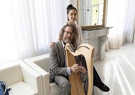 El músico irlandés Liam Ó Maonlaí y la coreógrafa y bailarina Amaia Elizaran estrenan este martes 'Ihir'.