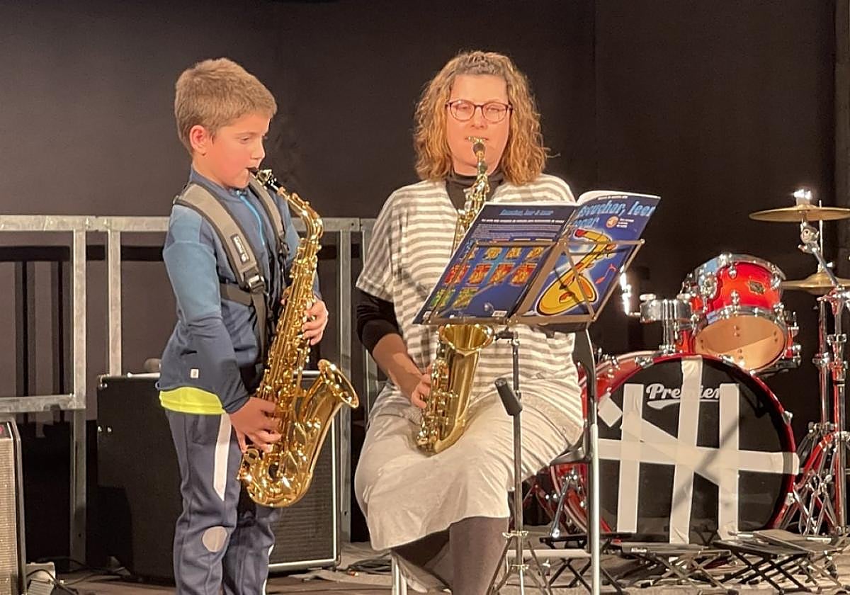 Taldeka nahiz bakarka aritu ziren ikasleak.