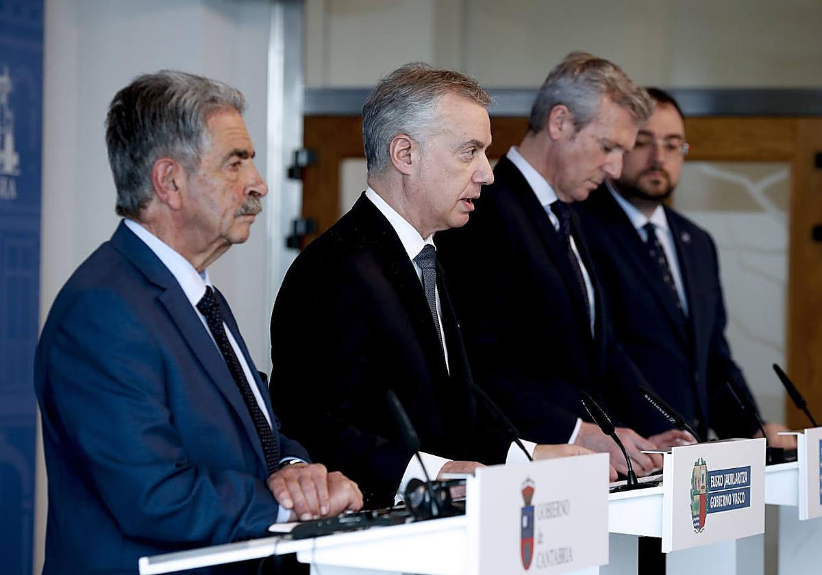 Urkullu, junto a los presidentes de Cantabria, Asturias y Galicia el lunes en Ajuria Enea