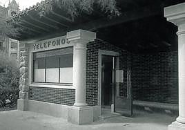 Locutorio telefónico en el Antiguo.