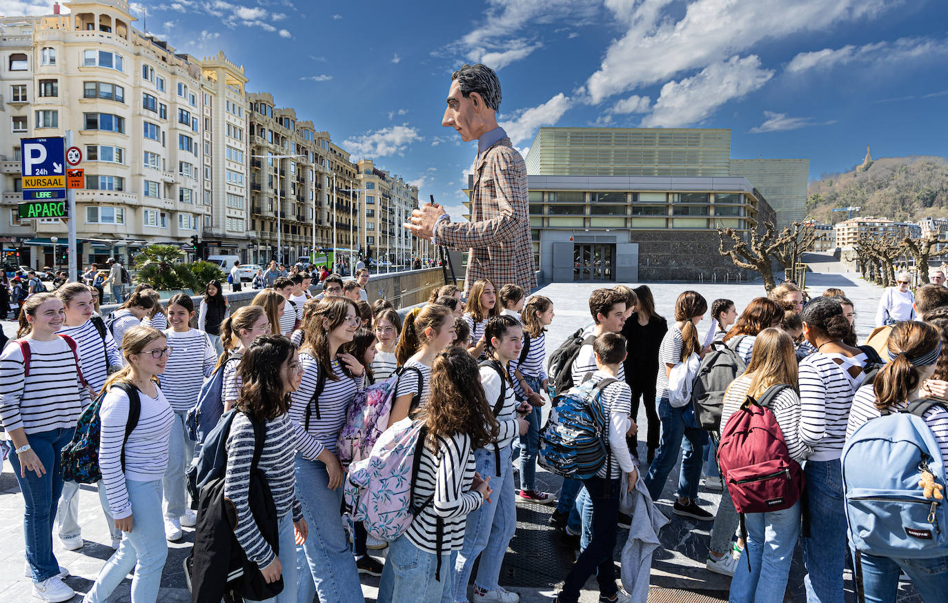 Un Ravel gigante &#039;atrapa&#039; a miles de escolares