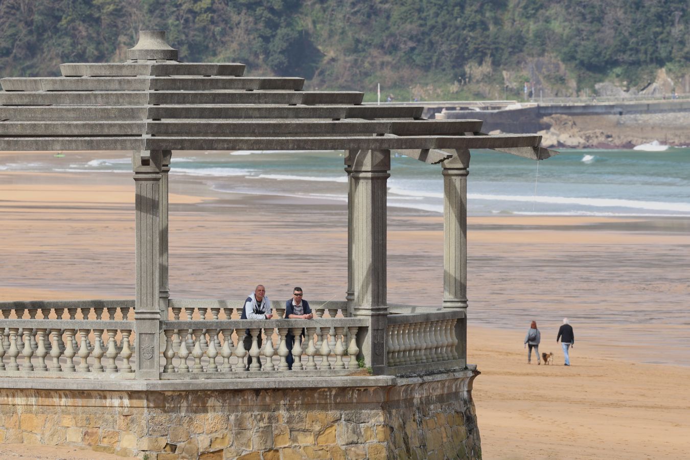 El mar se &#039;traga&#039; la playa de Zarautz