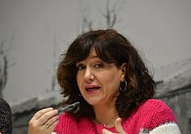 Idurre Eskisabel Kontseiluko idazkari nagusia, artxiboko irudi batean.