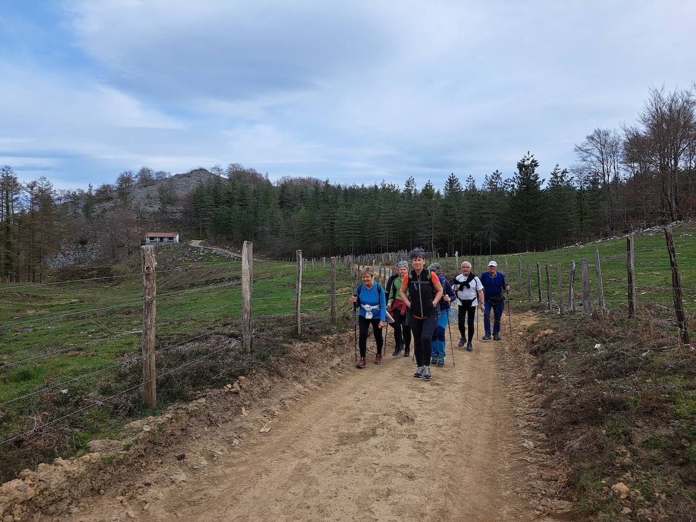 Aitzorrotz, una mole sobre el Alto Deba